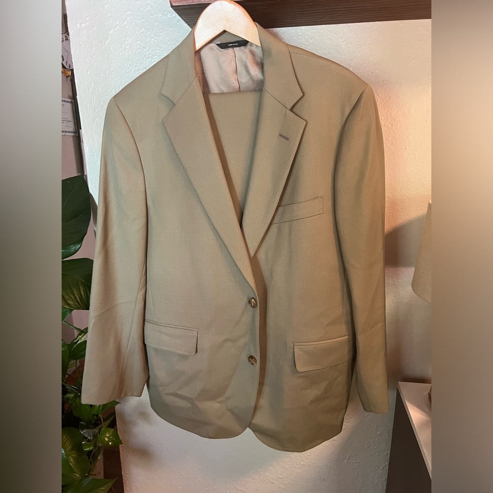 J. Press men’s 2 piece suit new with tags 44R 100% wool